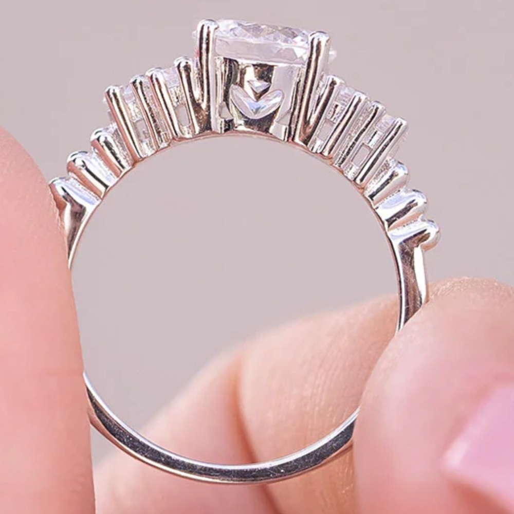 Anniversary Ring - Picture 2 of 3